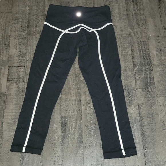 Lululemon Wunder Under Crops - Picture 3 of 4